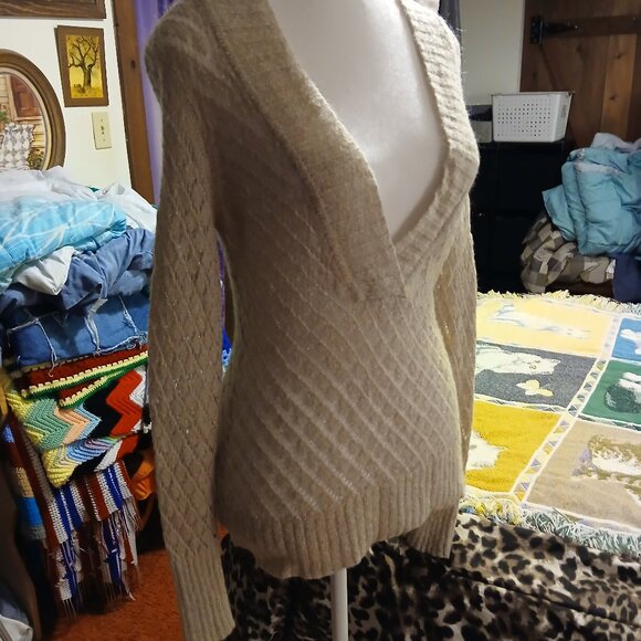 Ann Taylor Loft Women's Size Small Cream Gold Long Sleeve Deep V Neck Sweater - Picture 10 of 13